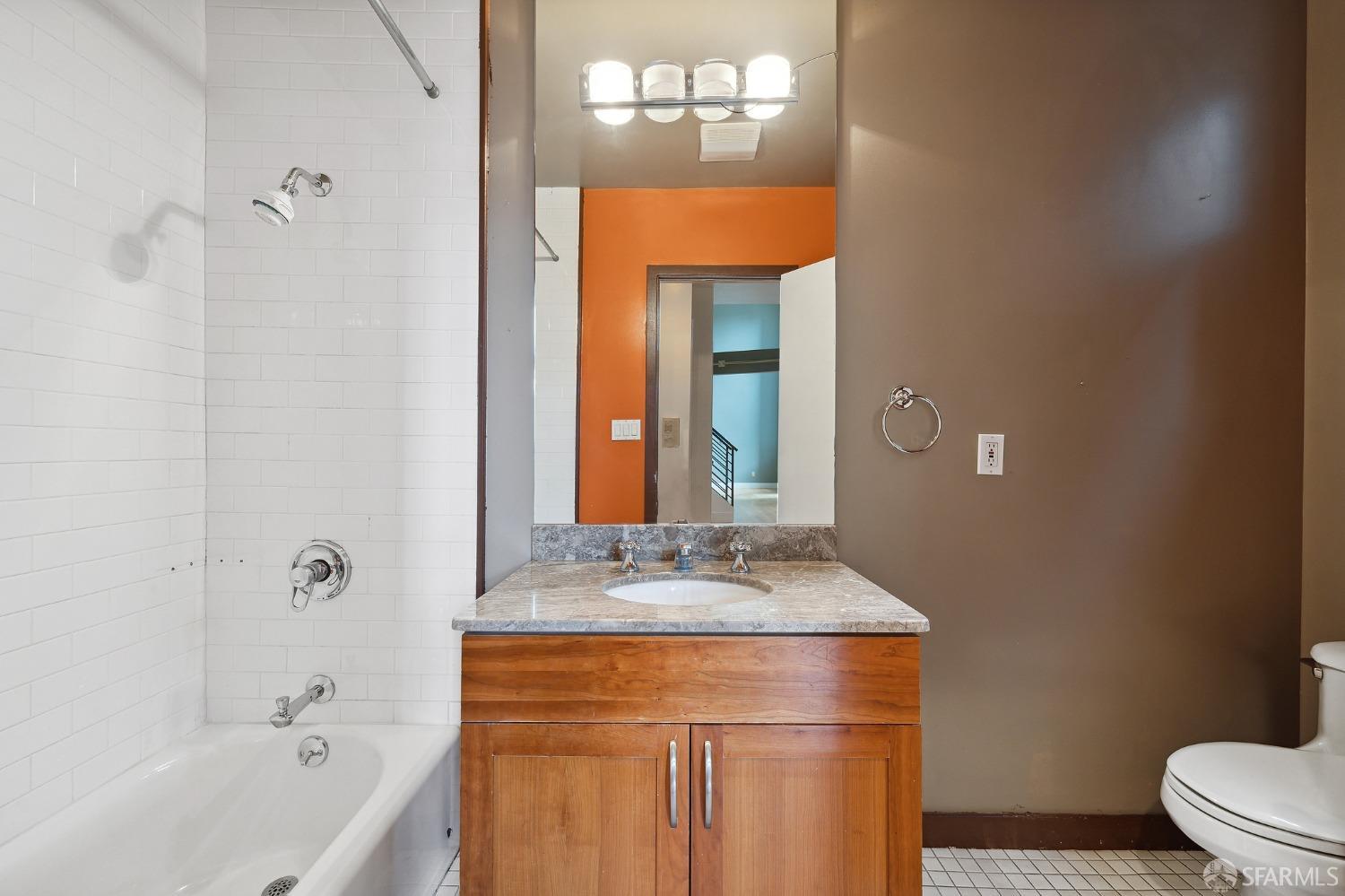 321 Langton Street Unit: 5