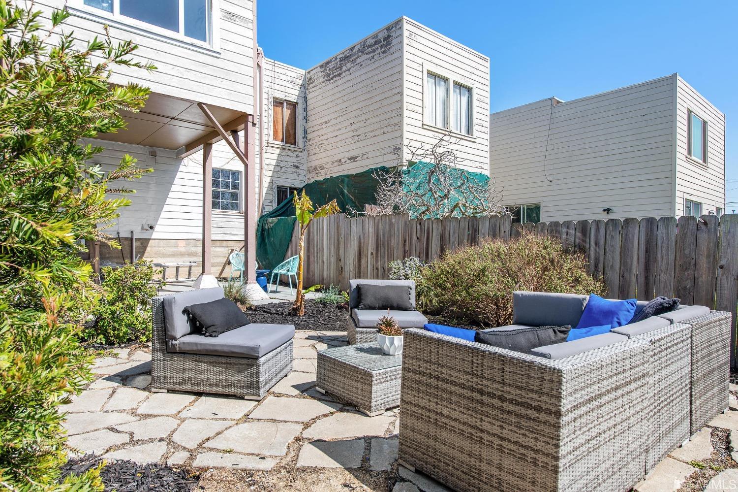 1527 Van Dyke Avenue