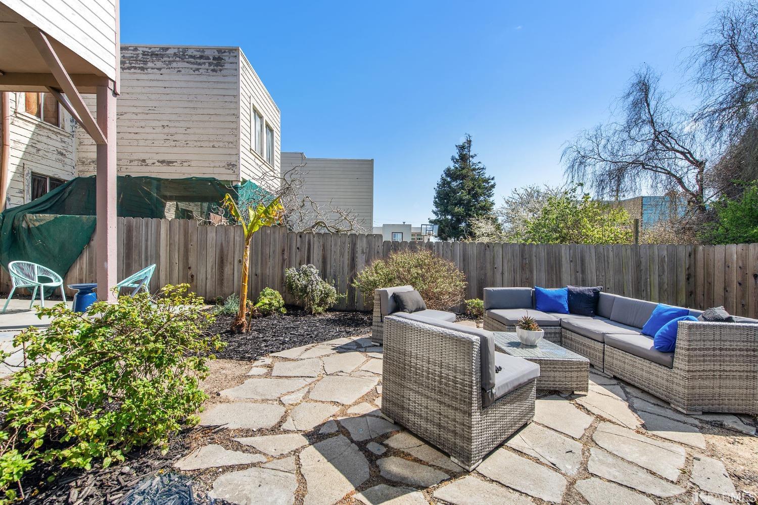 1527 Van Dyke Avenue