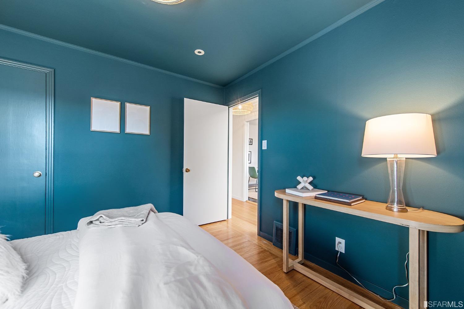 1527 Van Dyke Avenue