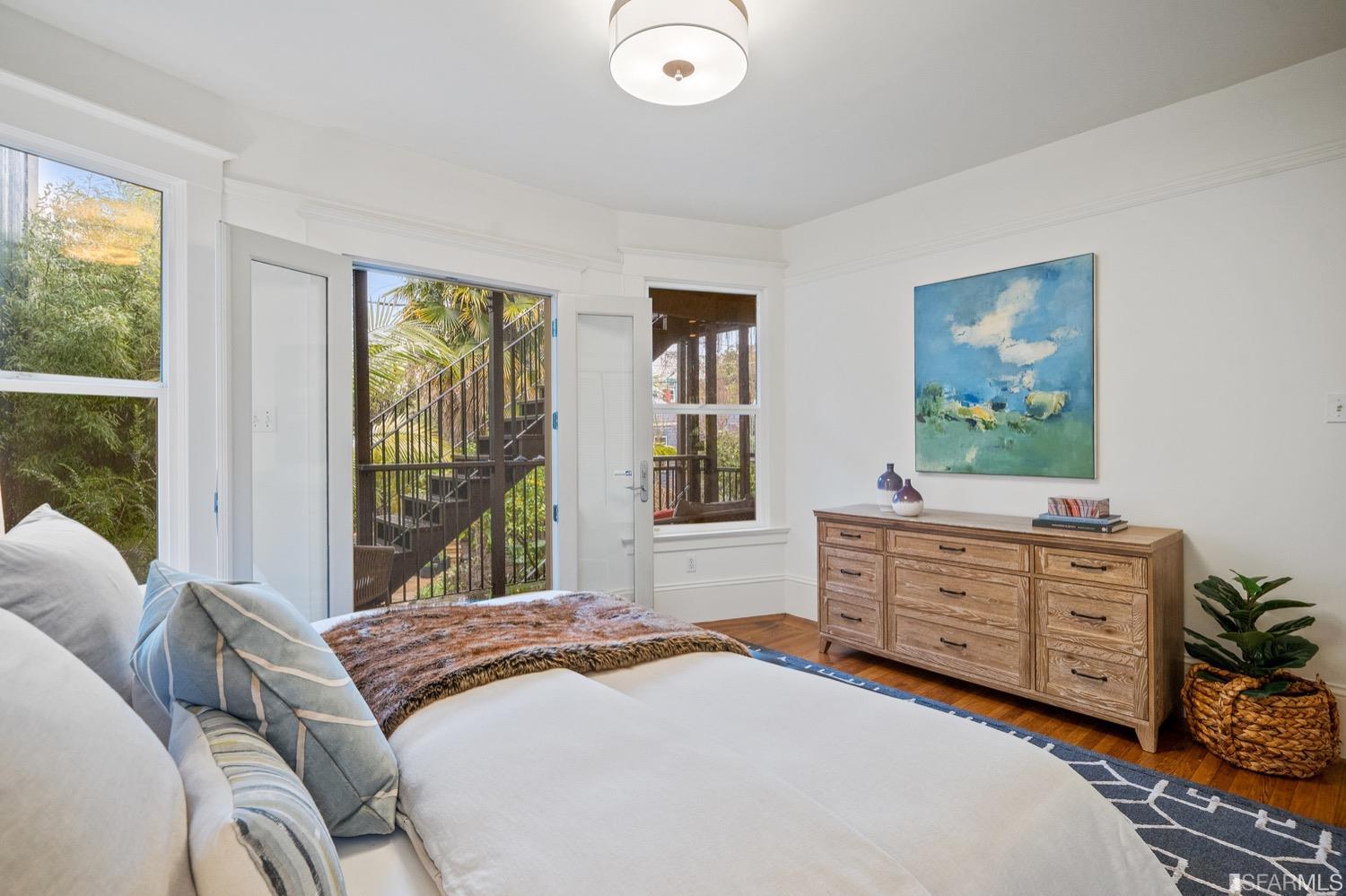 1037 S South Van Ness Avenue