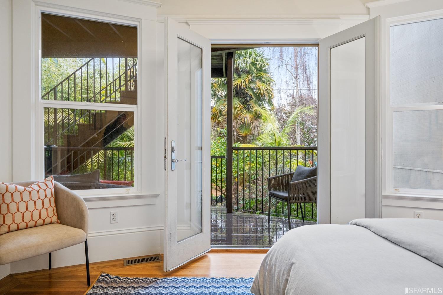 1037 S South Van Ness Avenue