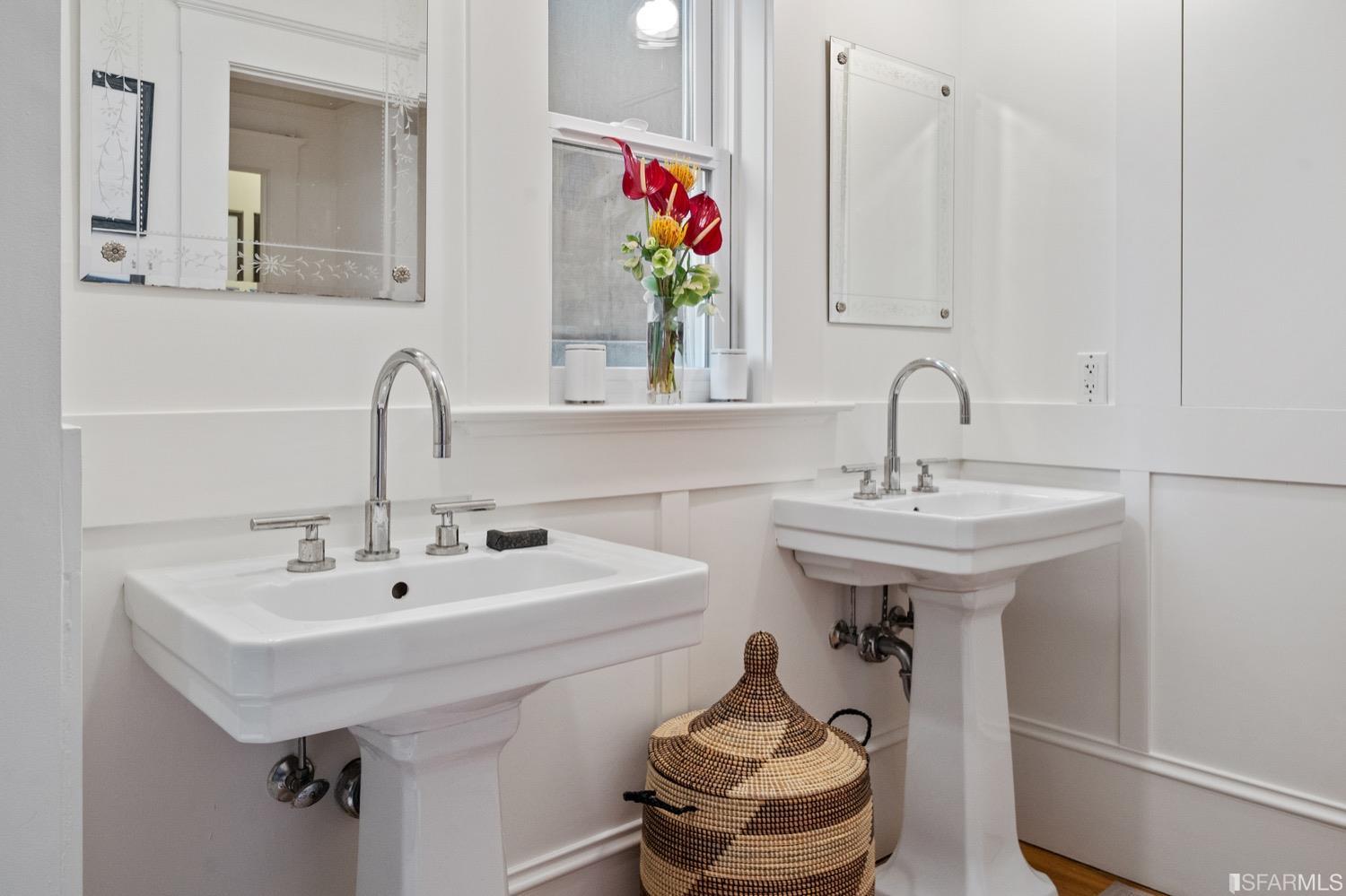 1037 S South Van Ness Avenue