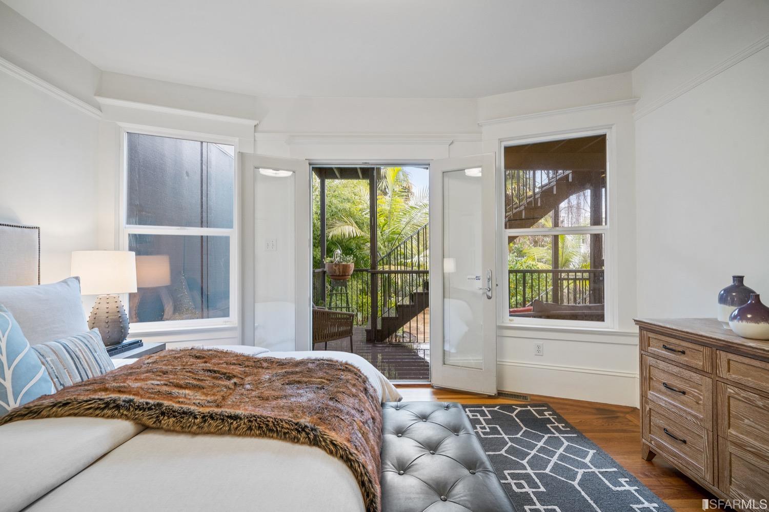 1037 S South Van Ness Avenue