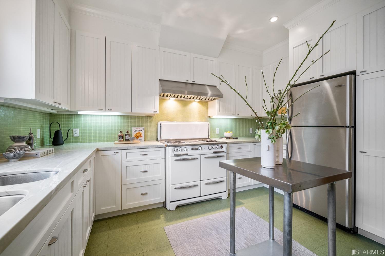 1037 S South Van Ness Avenue