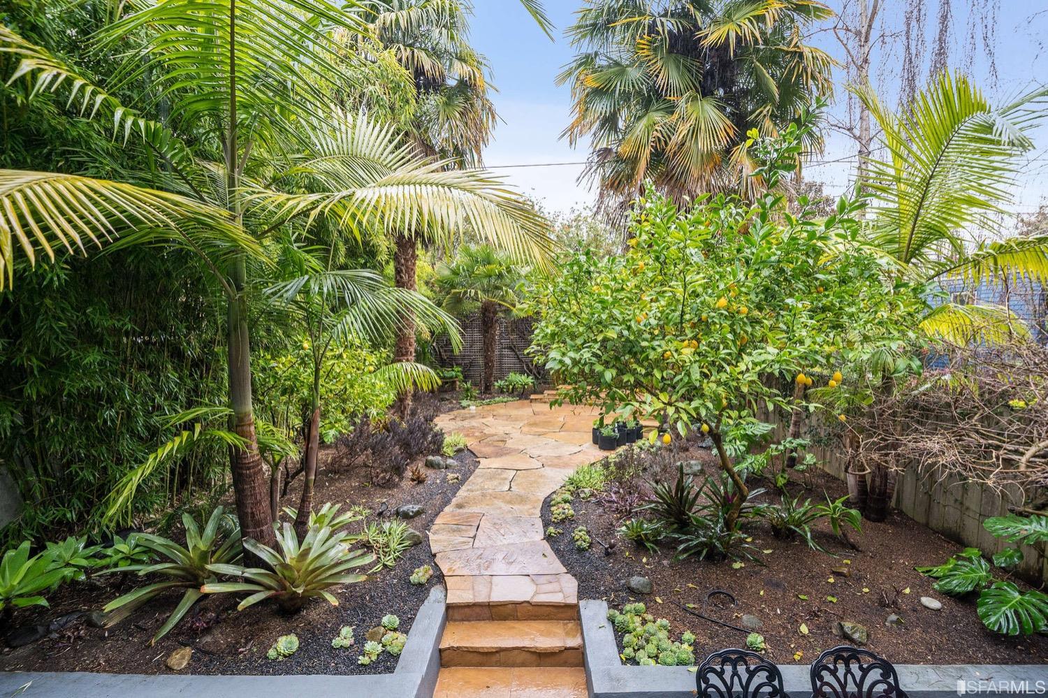 1037 S South Van Ness Avenue