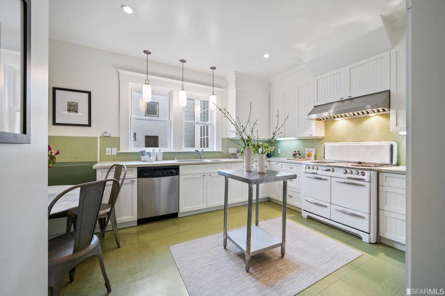 1037 S South Van Ness Avenue