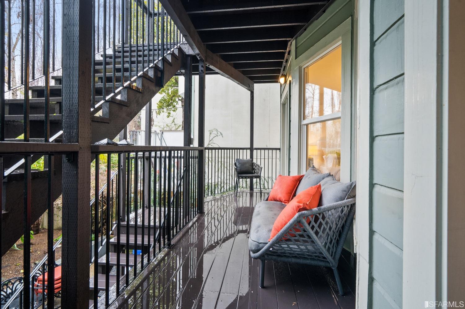 1037 S South Van Ness Avenue