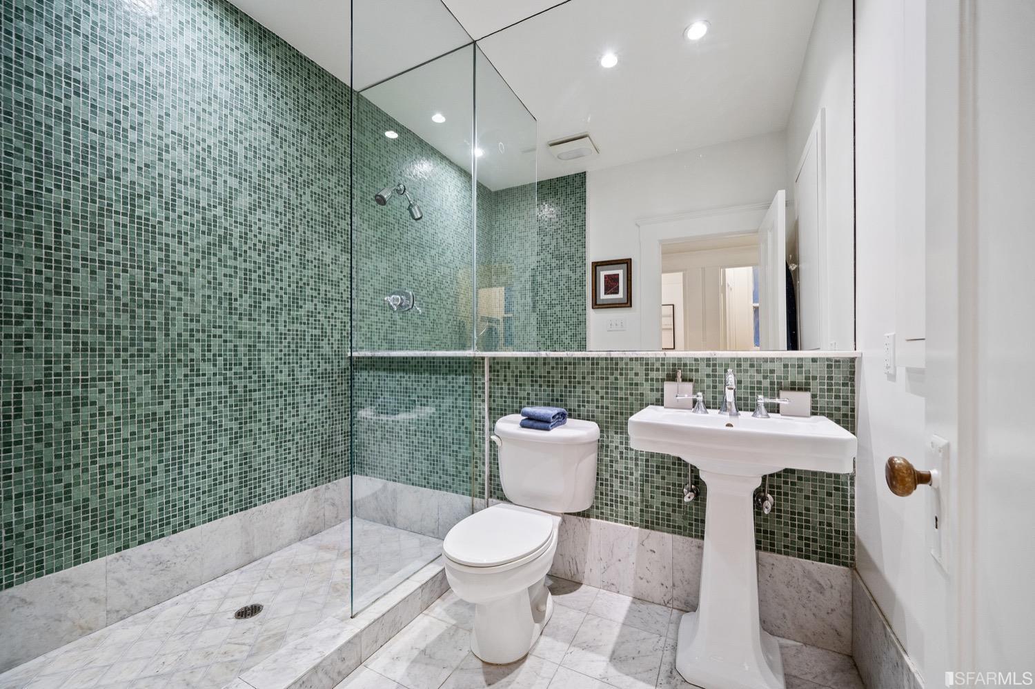 1037 S South Van Ness Avenue