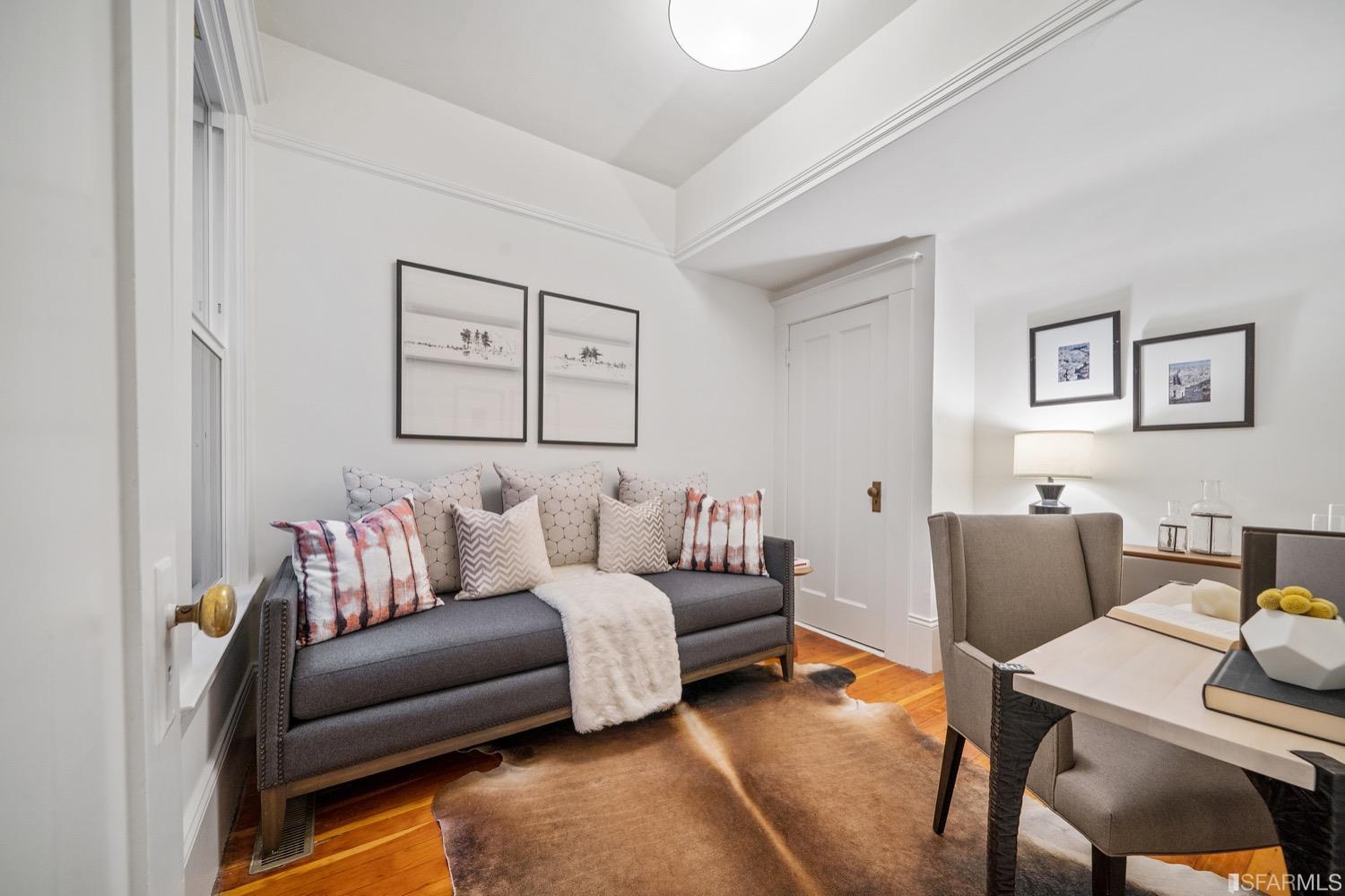 1037 S South Van Ness Avenue