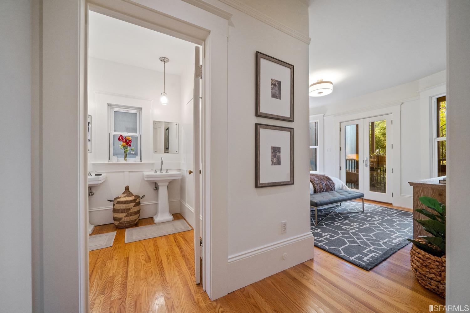 1037 S South Van Ness Avenue