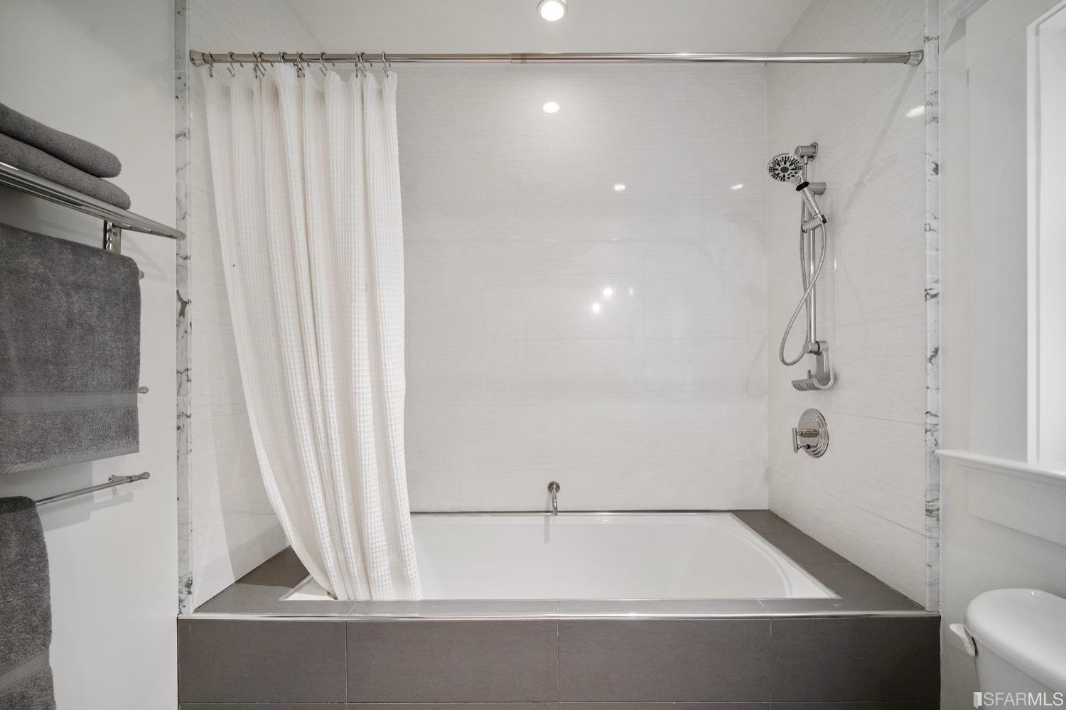 1037 S South Van Ness Avenue