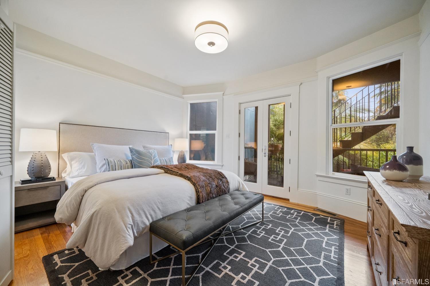 1037 S South Van Ness Avenue