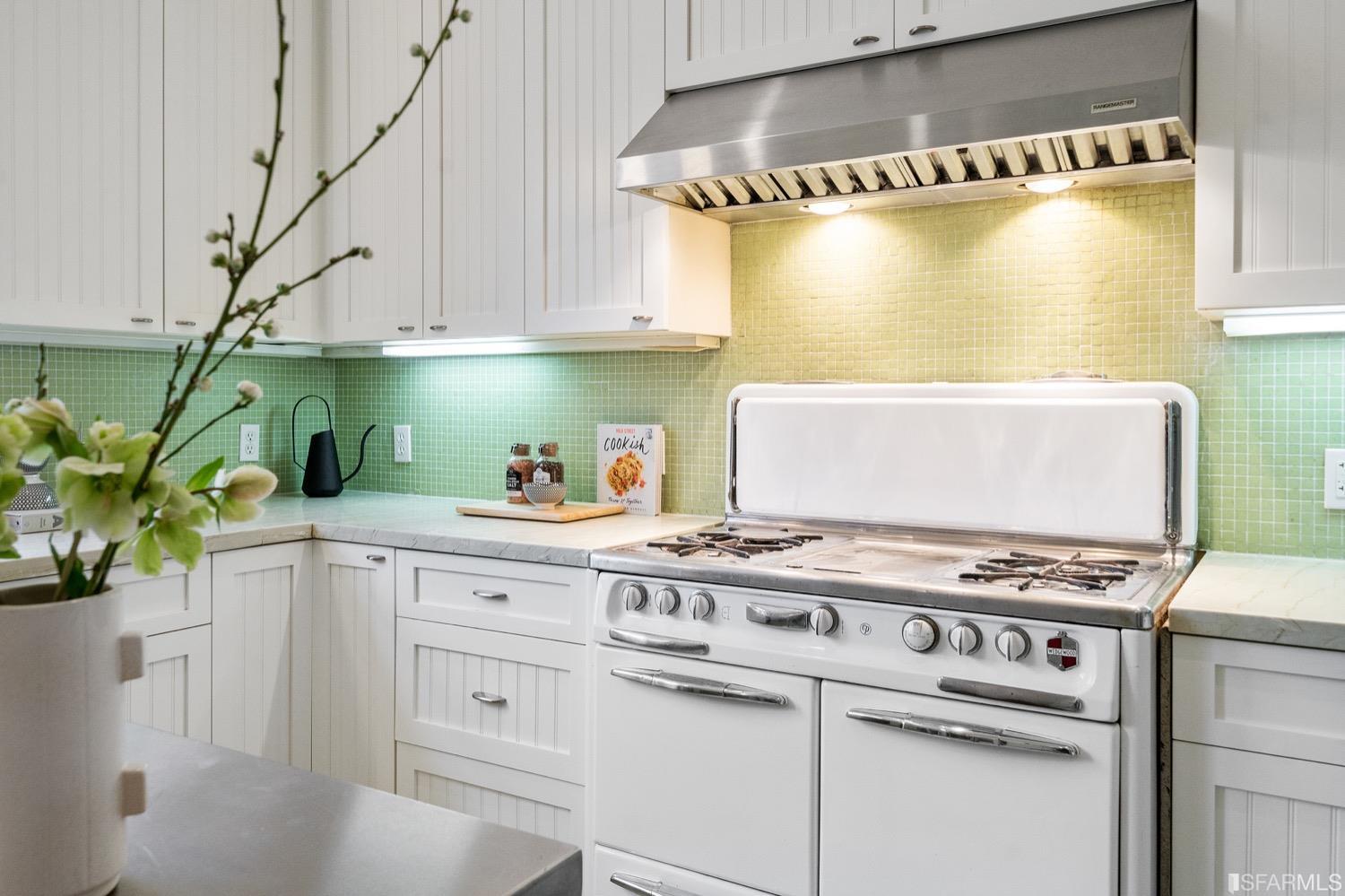 1037 S South Van Ness Avenue