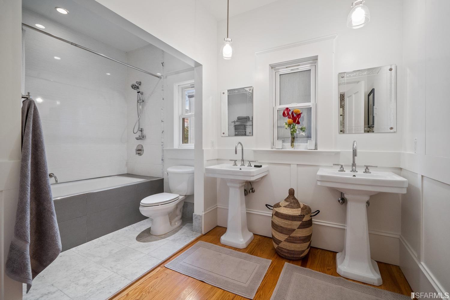 1037 S South Van Ness Avenue