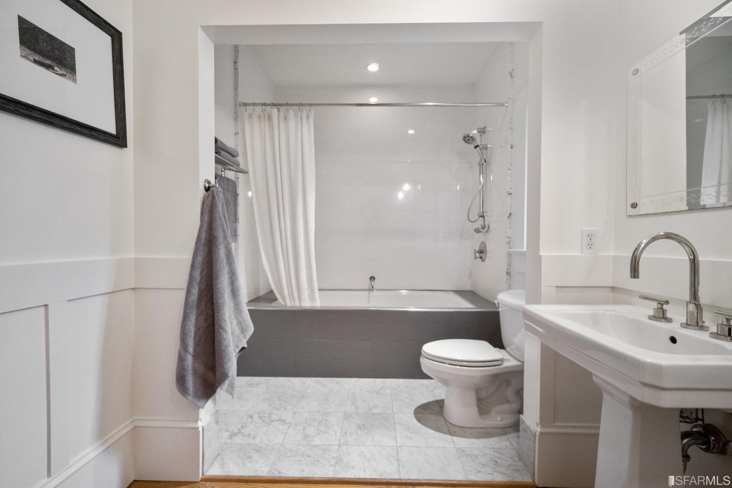 1037 S South Van Ness Avenue