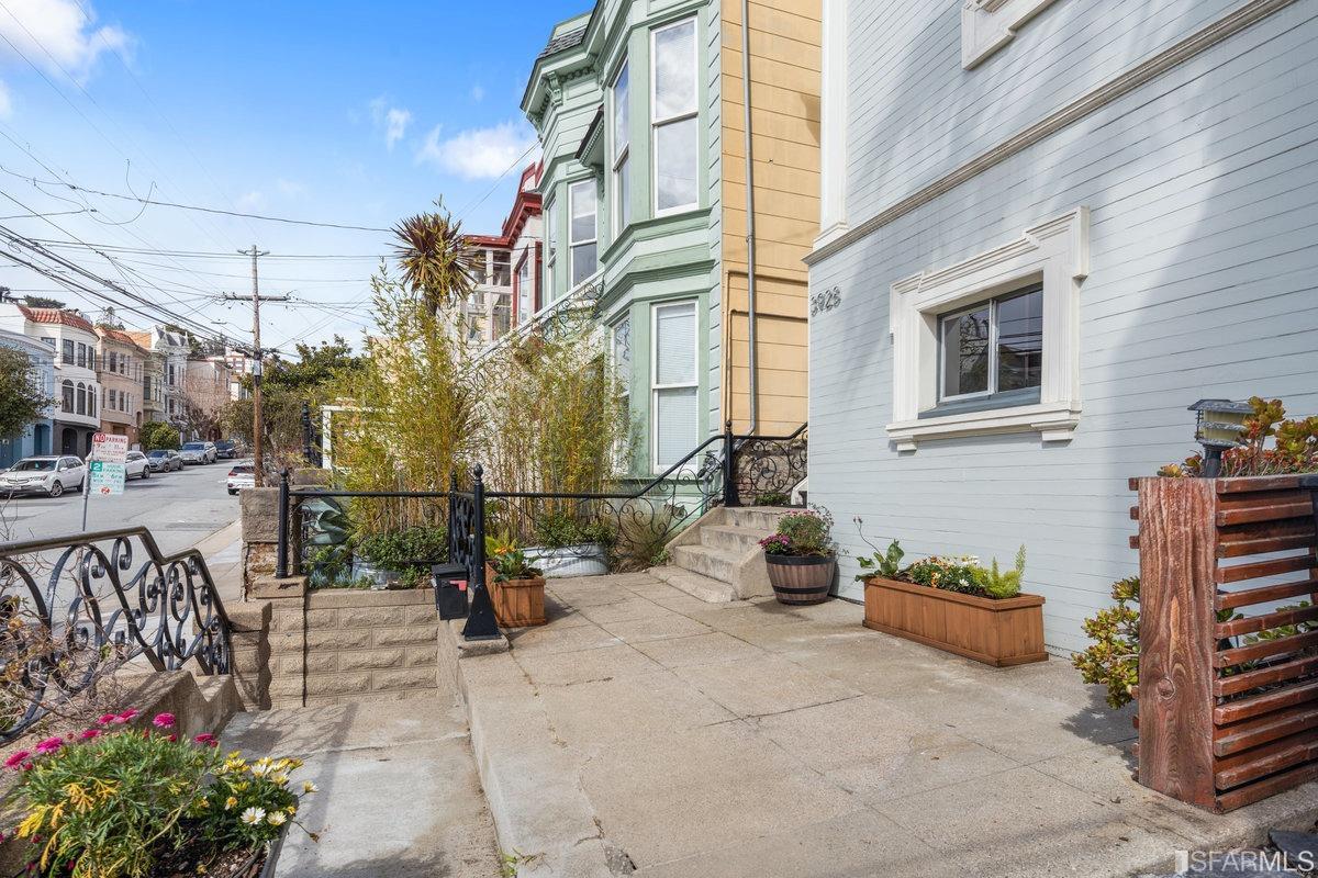 3928 Cesar Chavez Street