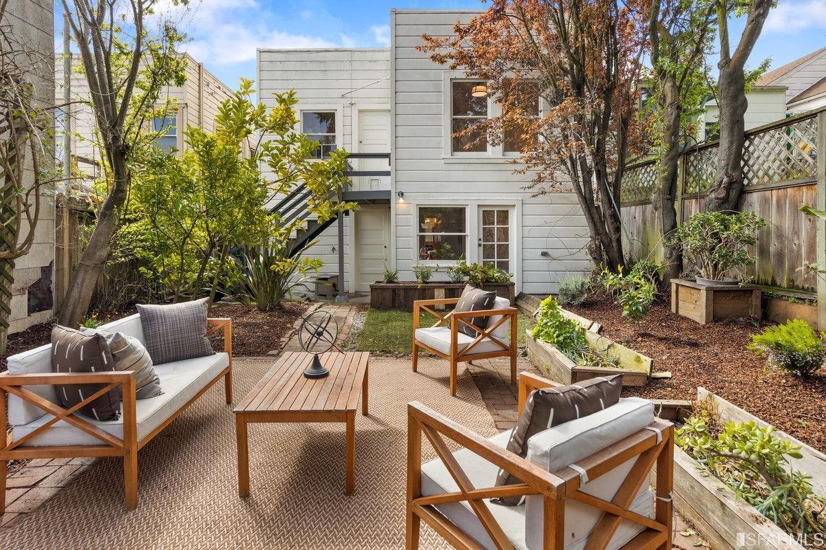 3928 Cesar Chavez Street