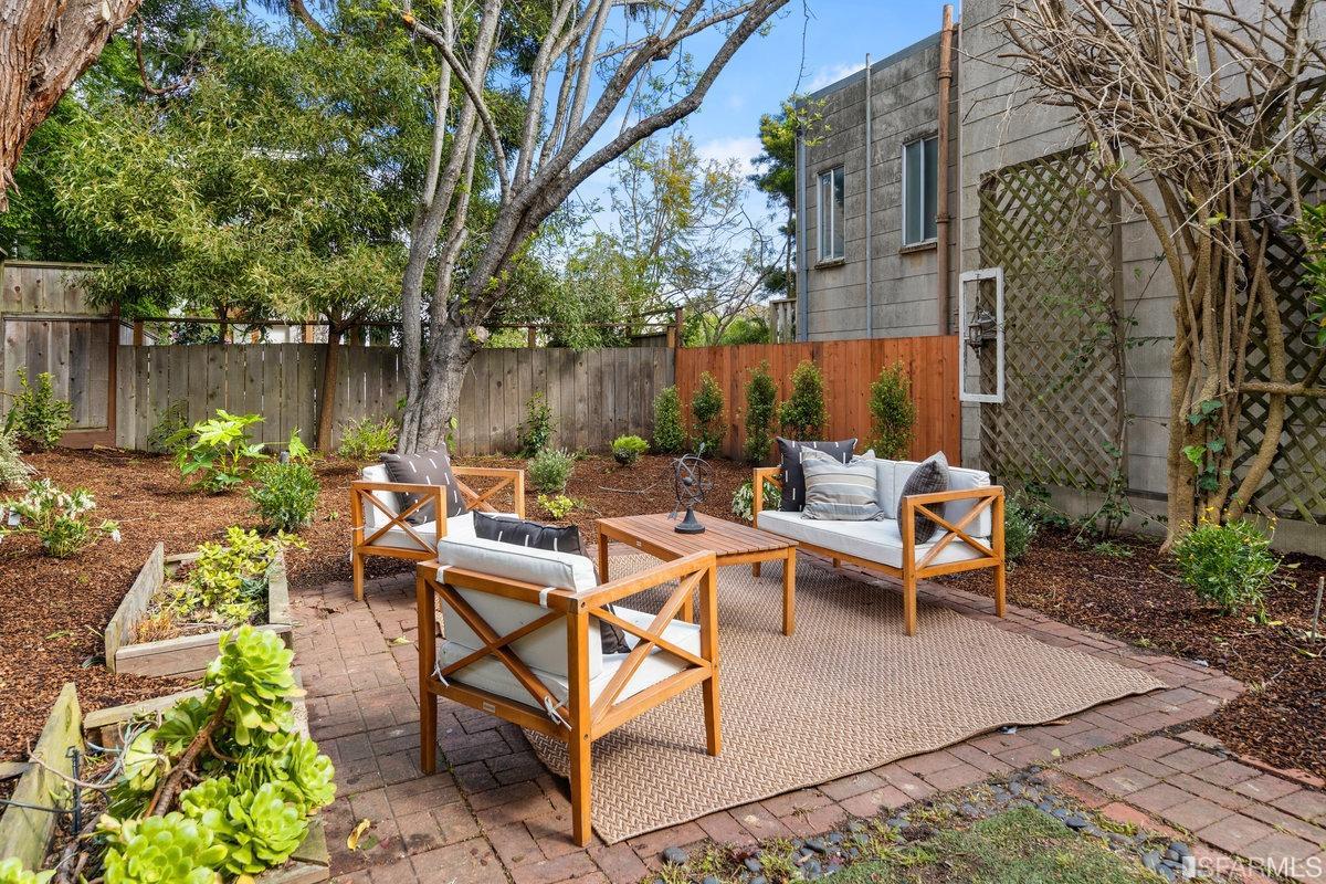 3928 Cesar Chavez Street