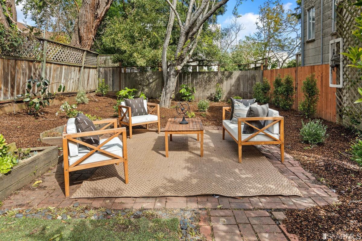 3928 Cesar Chavez Street