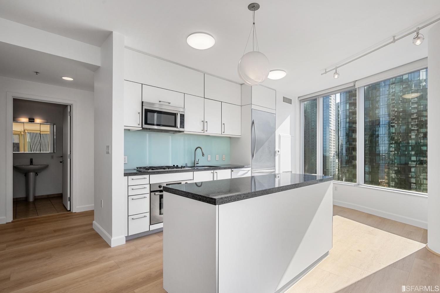 301 Main Street Unit: 24H