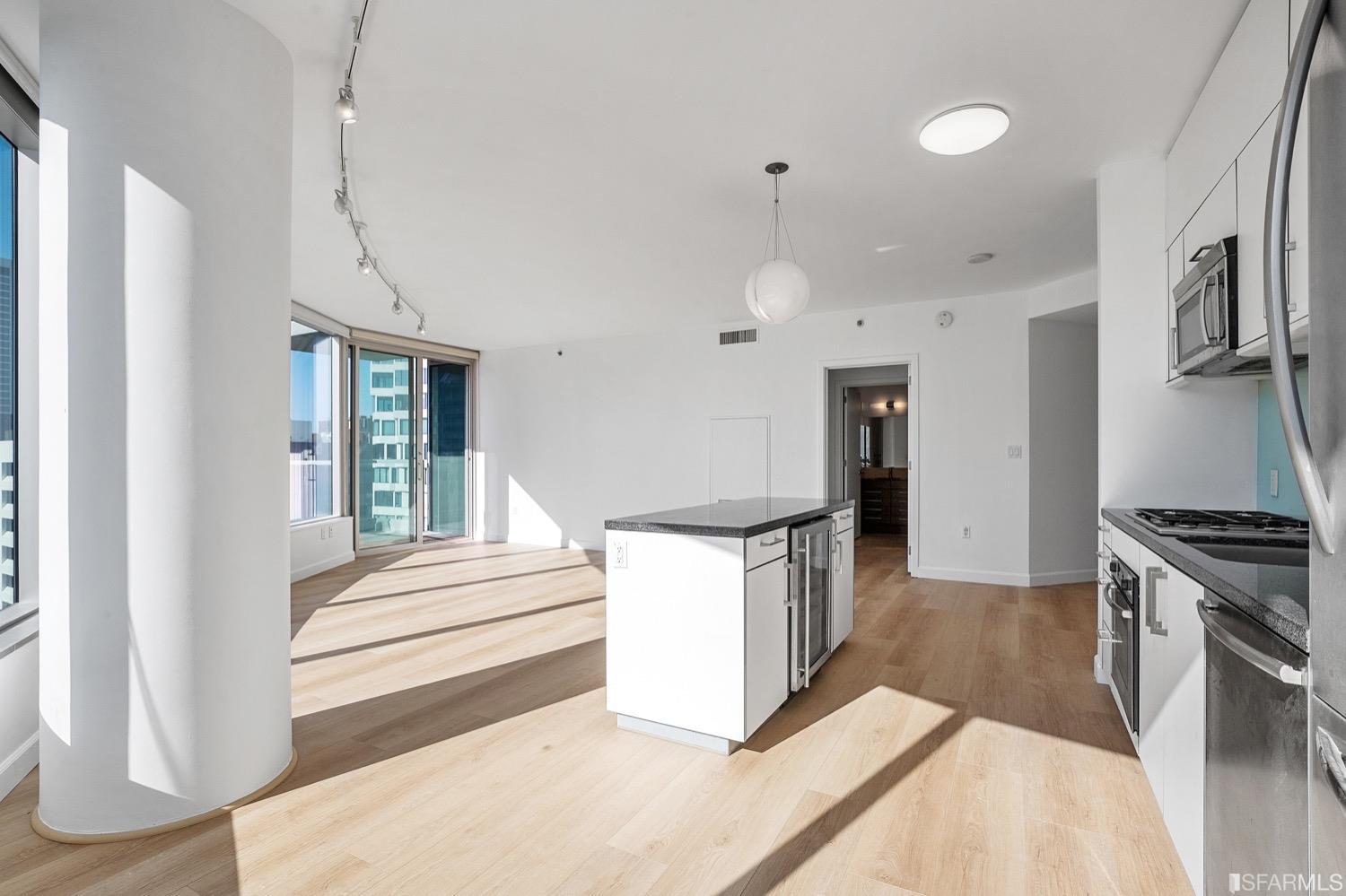 301 Main Street Unit: 24H