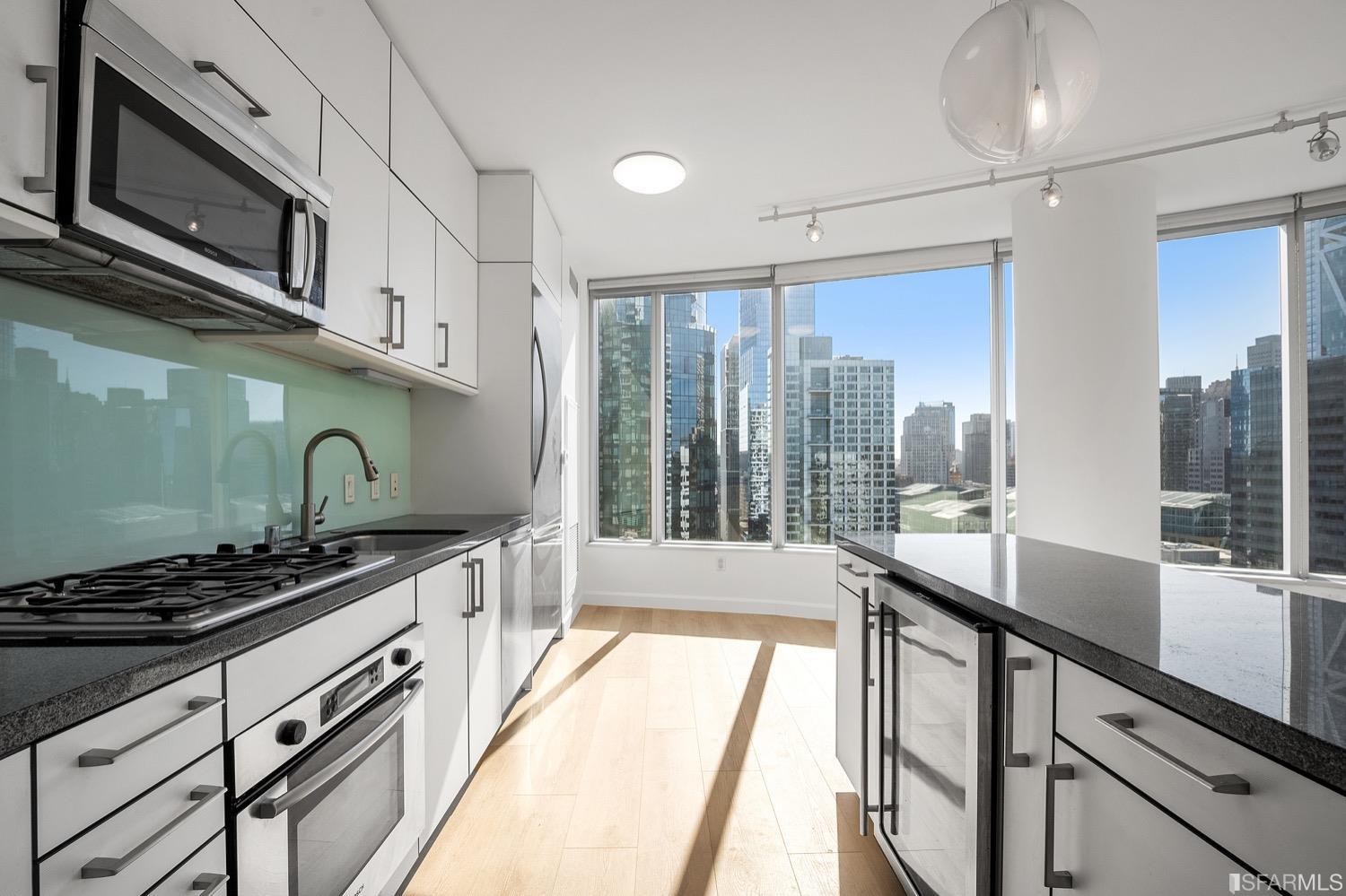 301 Main Street Unit: 24H