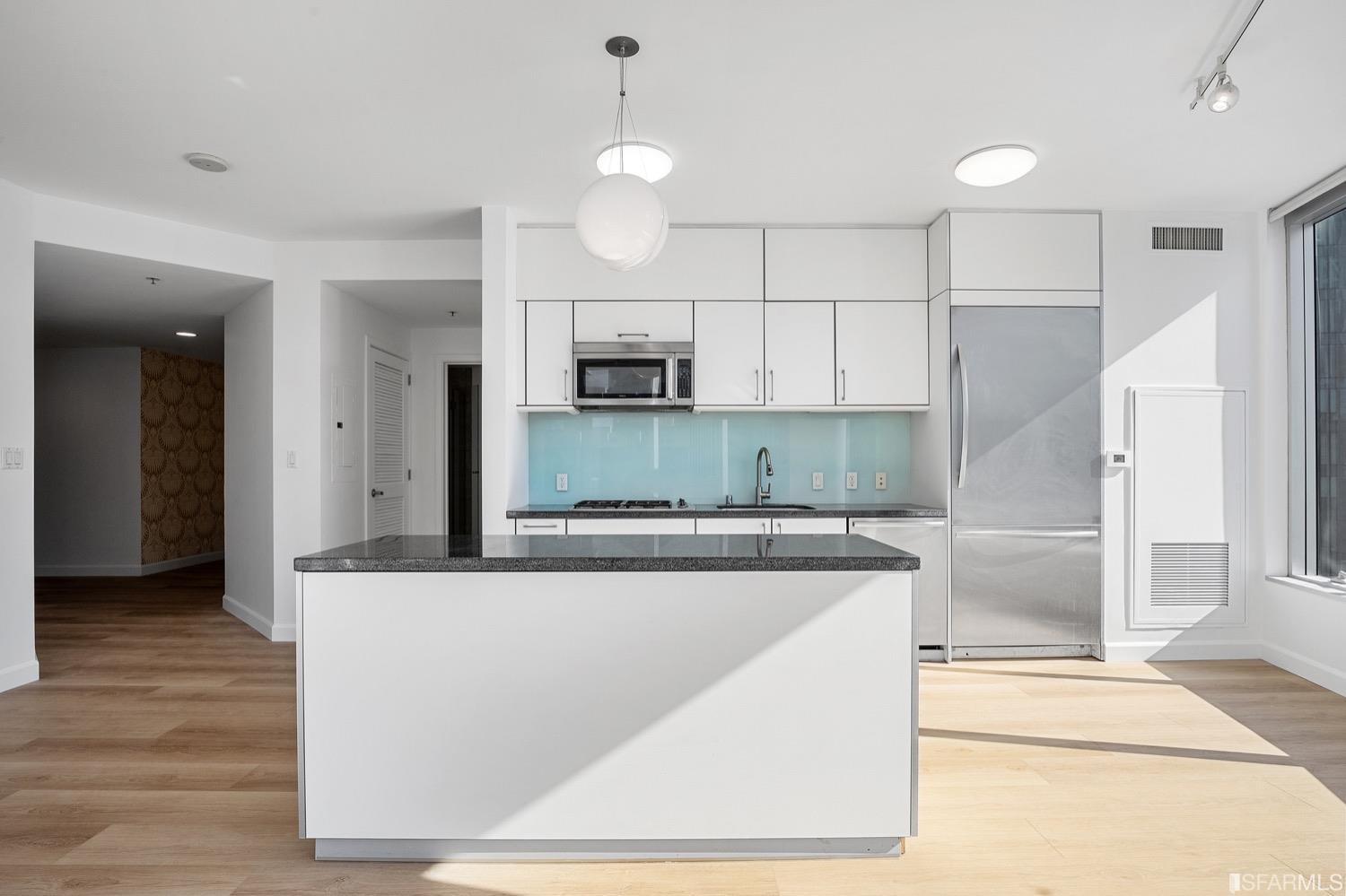 301 Main Street Unit: 24H