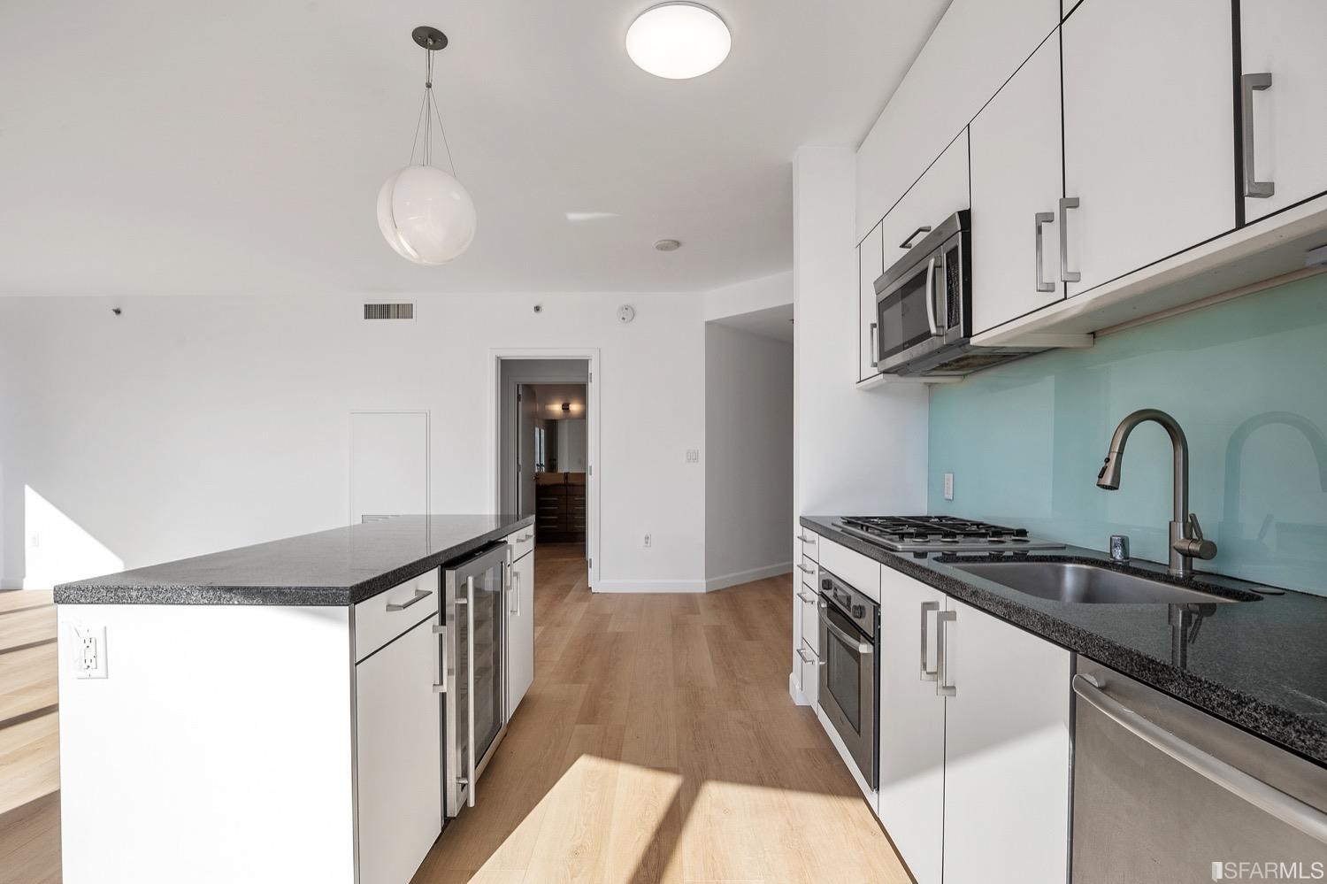 301 Main Street Unit: 24H