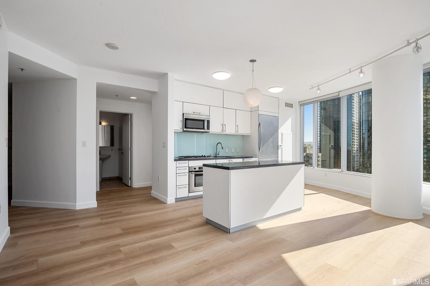 301 Main Street Unit: 24H