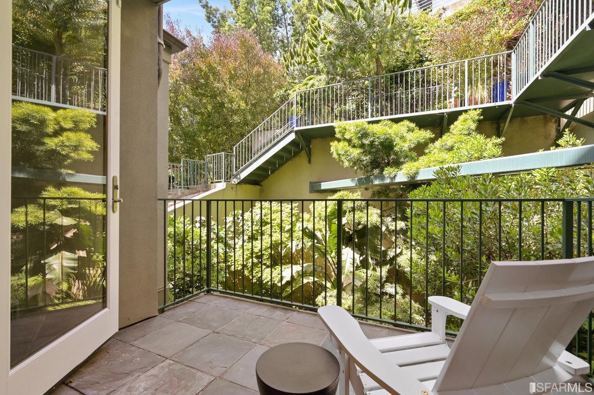 950 Corbett Avenue Unit: 2