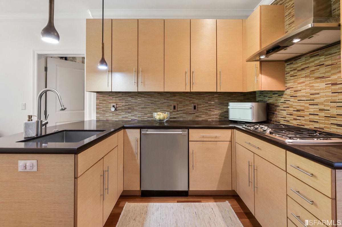 950 Corbett Avenue Unit: 2