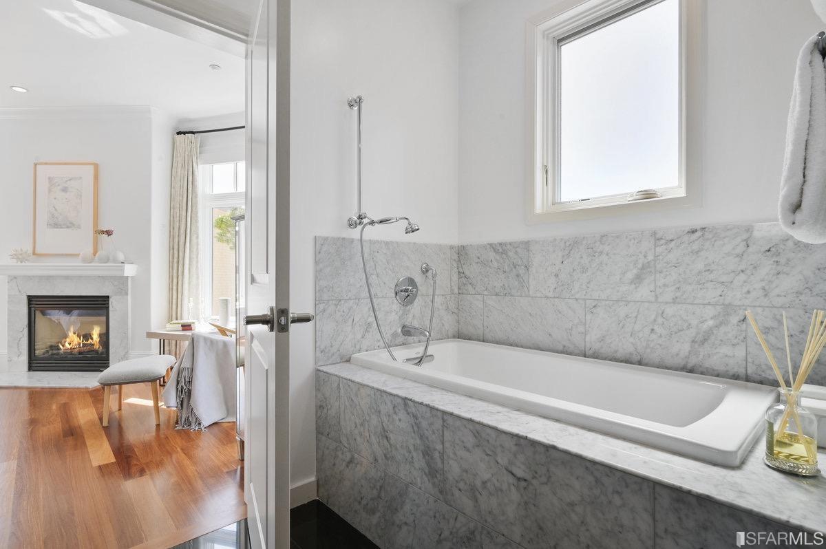 950 Corbett Avenue Unit: 2