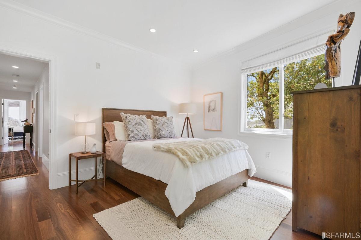 950 Corbett Avenue Unit: 2