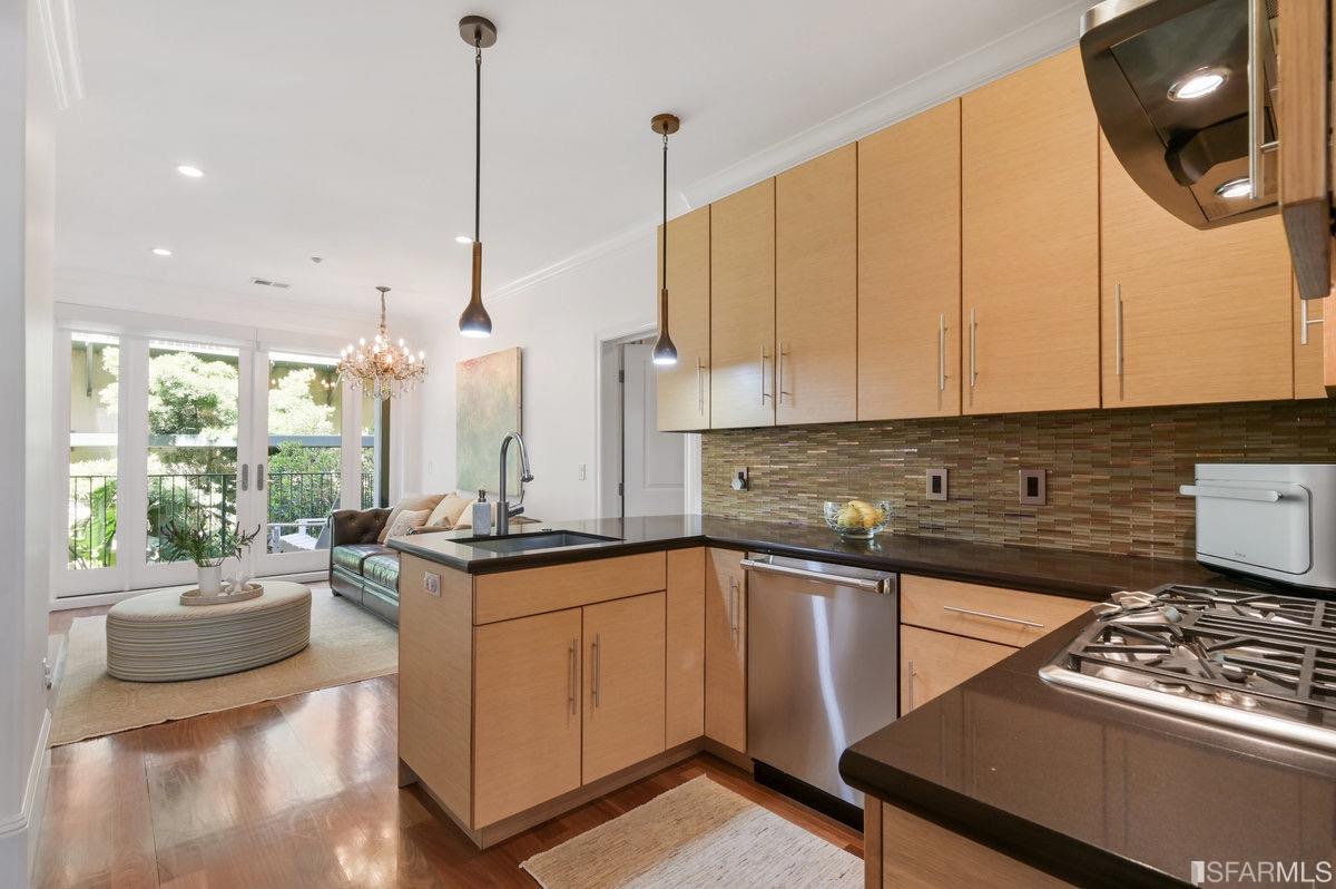 950 Corbett Avenue Unit: 2