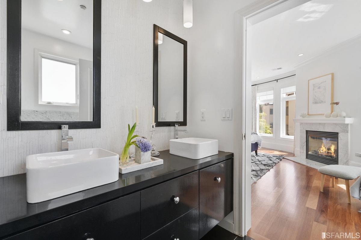 950 Corbett Avenue Unit: 2