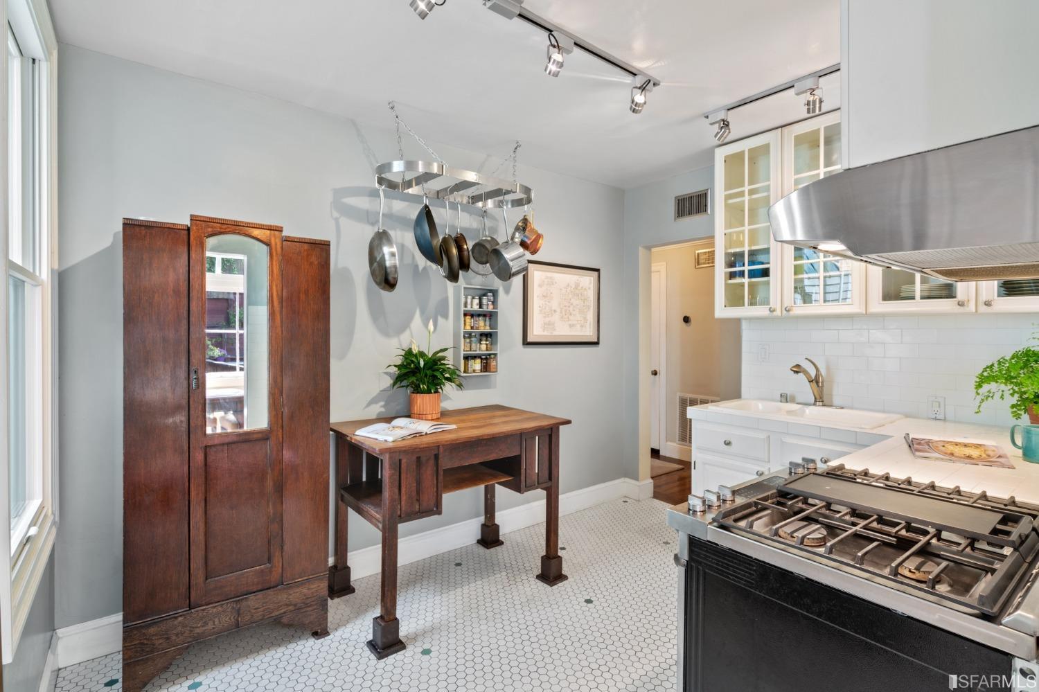 308 Eureka Street Unit: B