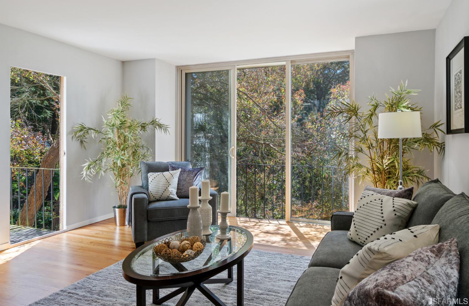 184 Locksley Avenue Unit: 6