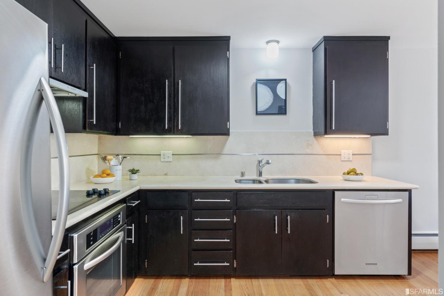 184 Locksley Avenue Unit: 6