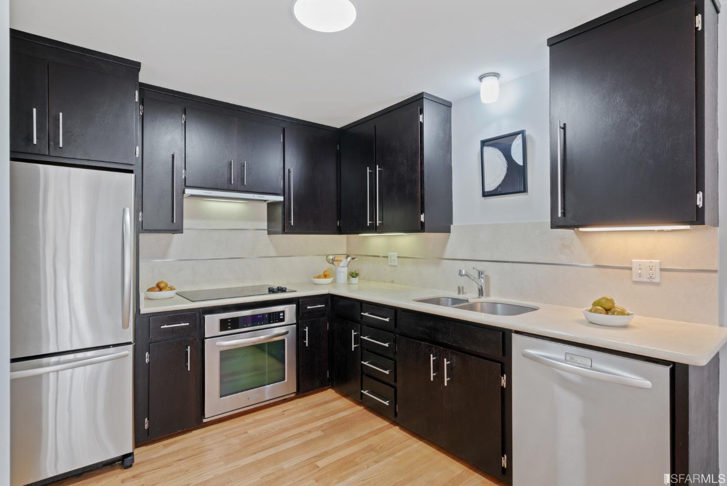 184 Locksley Avenue Unit: 6