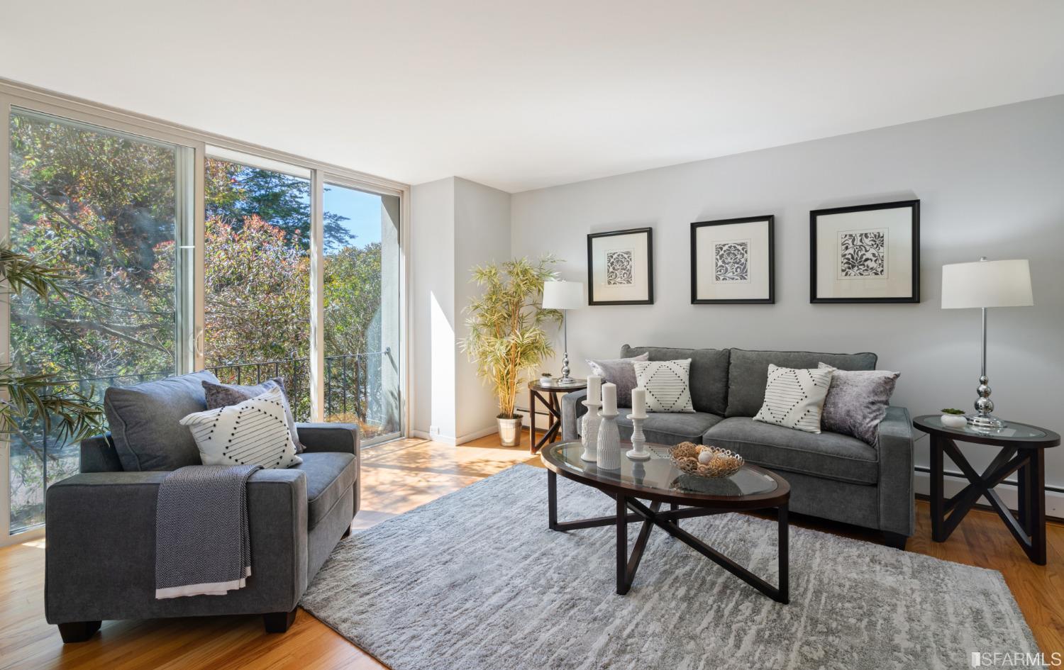 184 Locksley Avenue Unit: 6