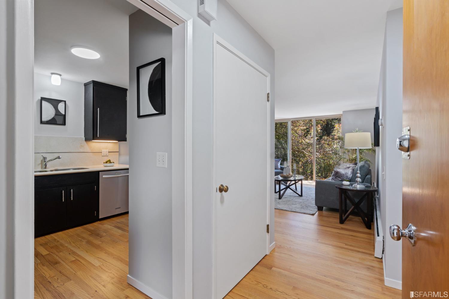 184 Locksley Avenue Unit: 6