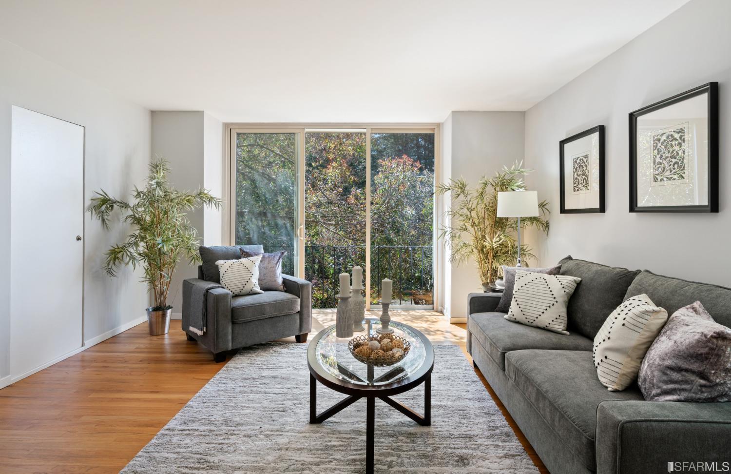 184 Locksley Avenue Unit: 6