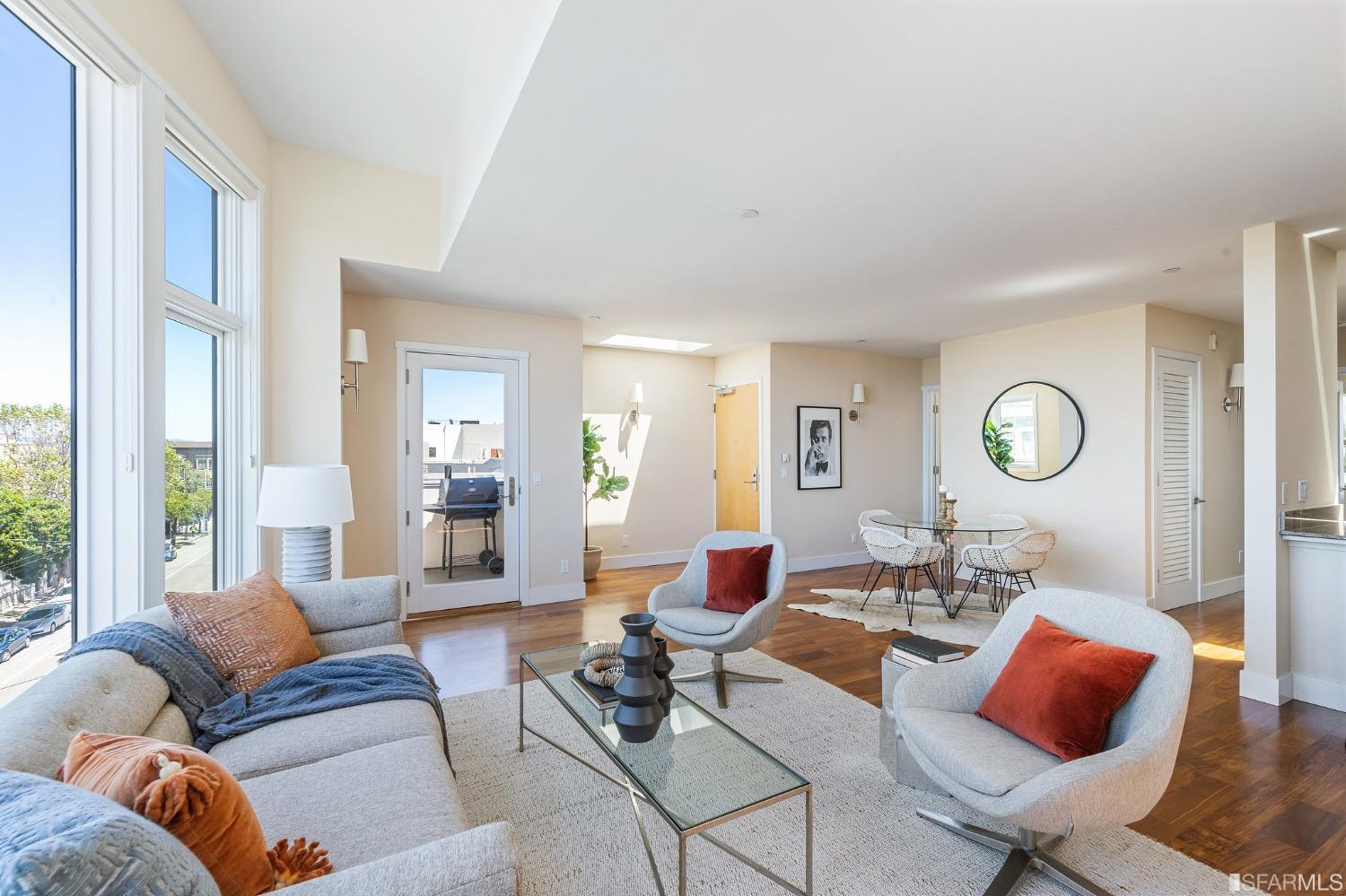 889 North Point Street Unit: 3