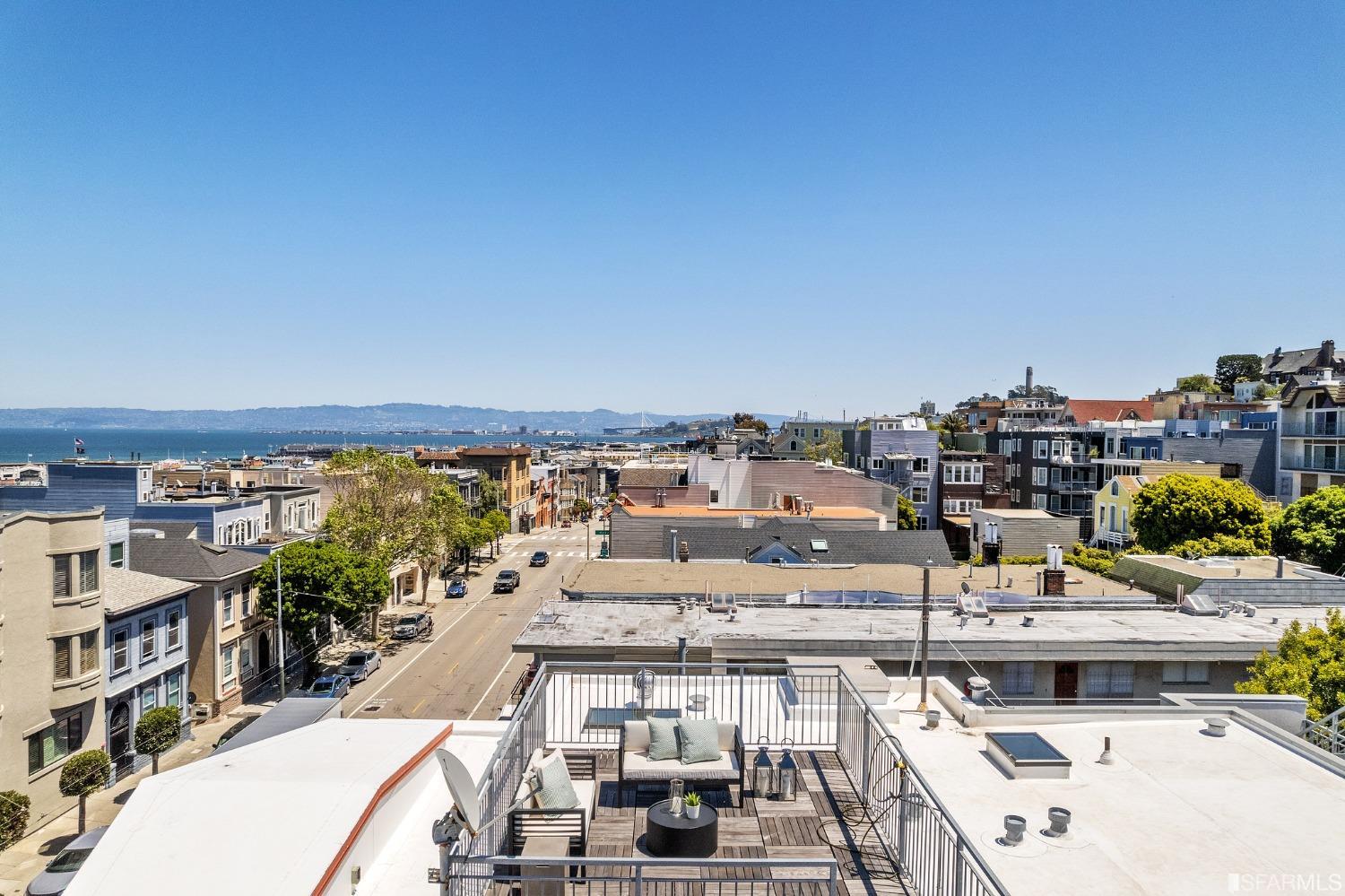 889 North Point Street Unit: 3