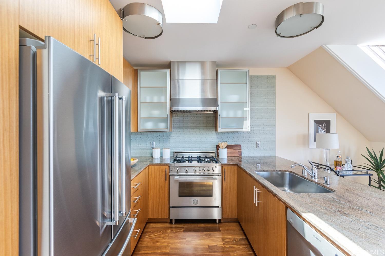 889 North Point Street Unit: 3