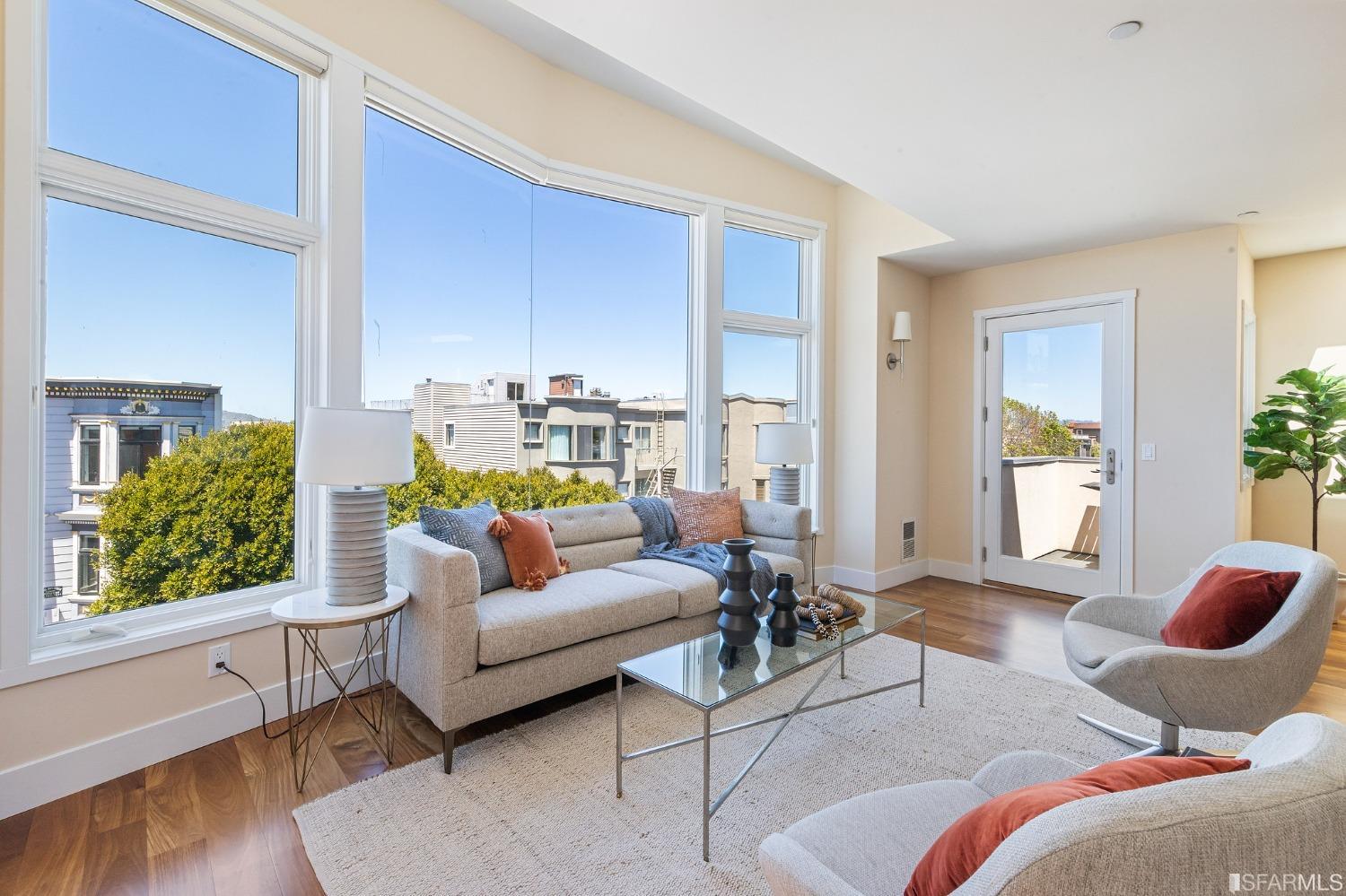 889 North Point Street Unit: 3