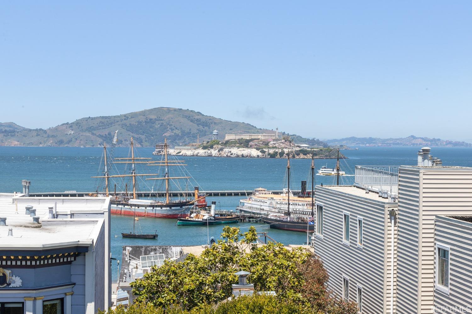 889 North Point Street Unit: 3