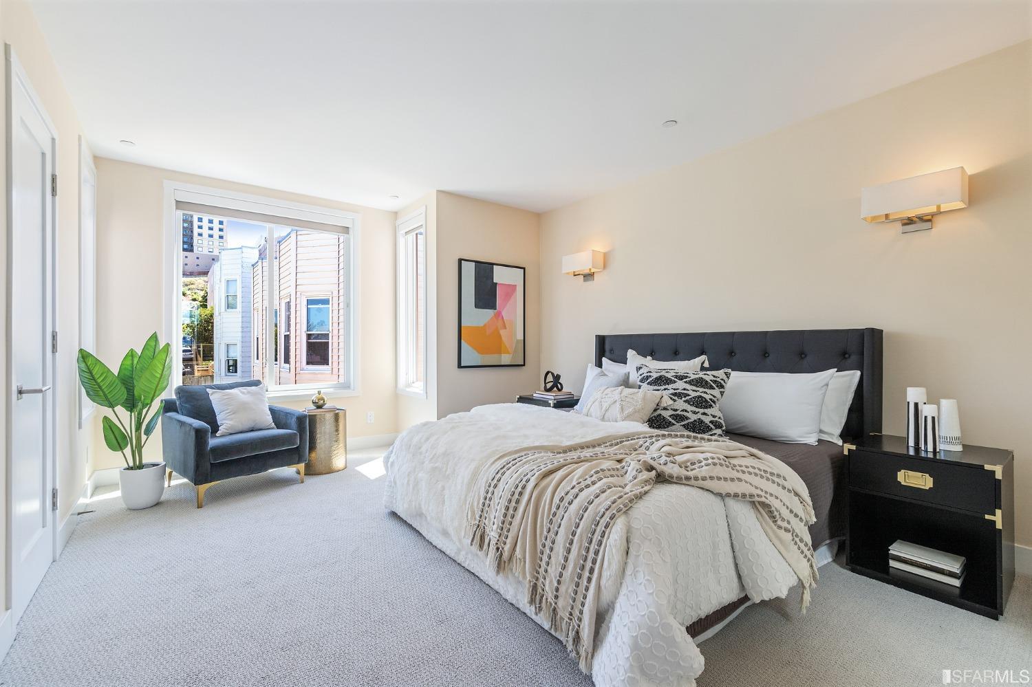 889 North Point Street Unit: 3