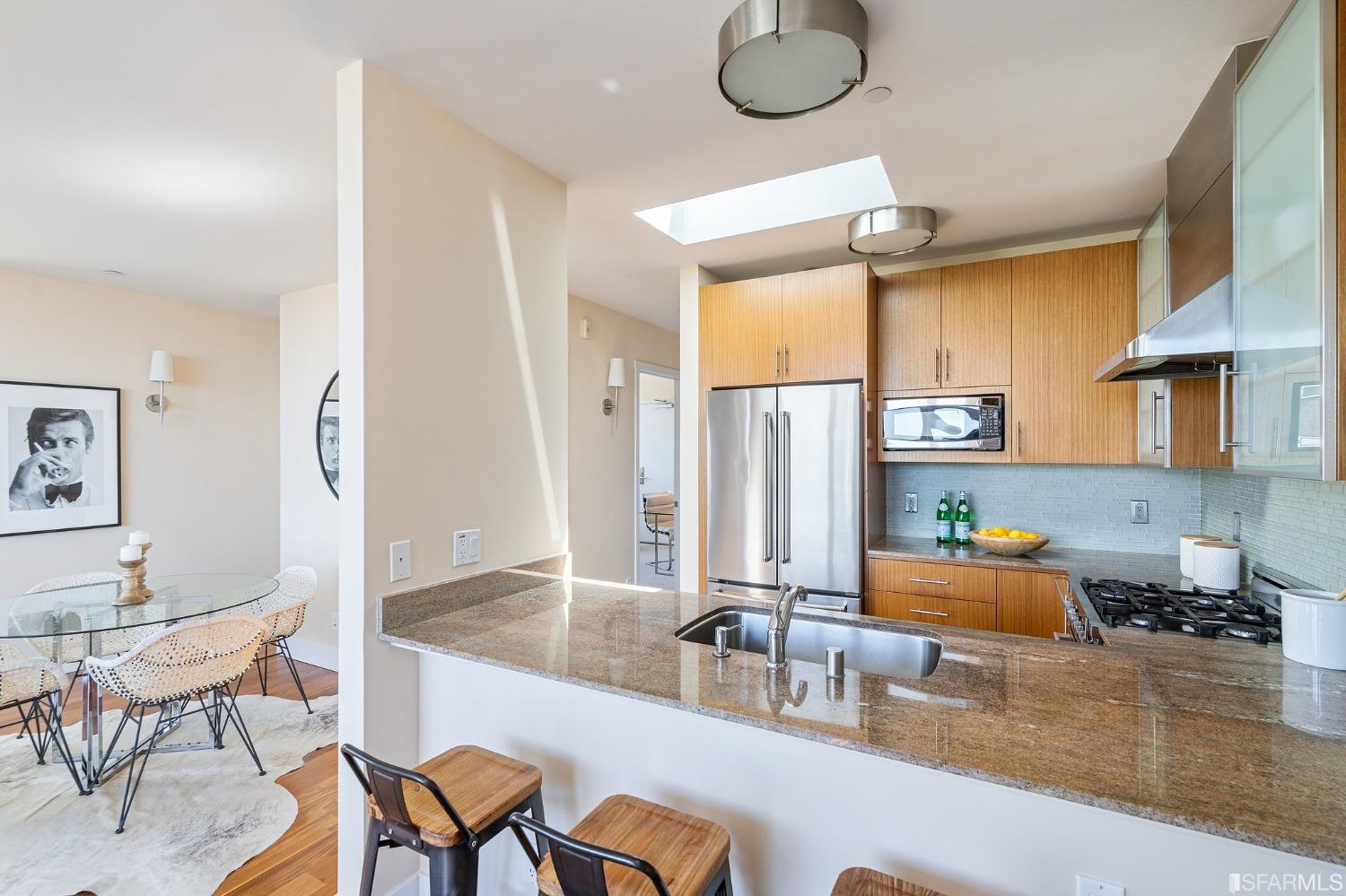 889 North Point Street Unit: 3